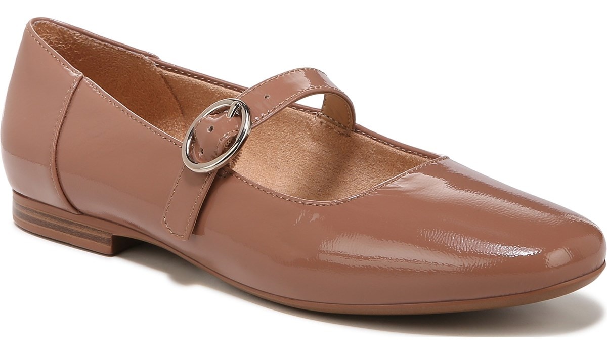 Naturalizer flat sale dress shoes