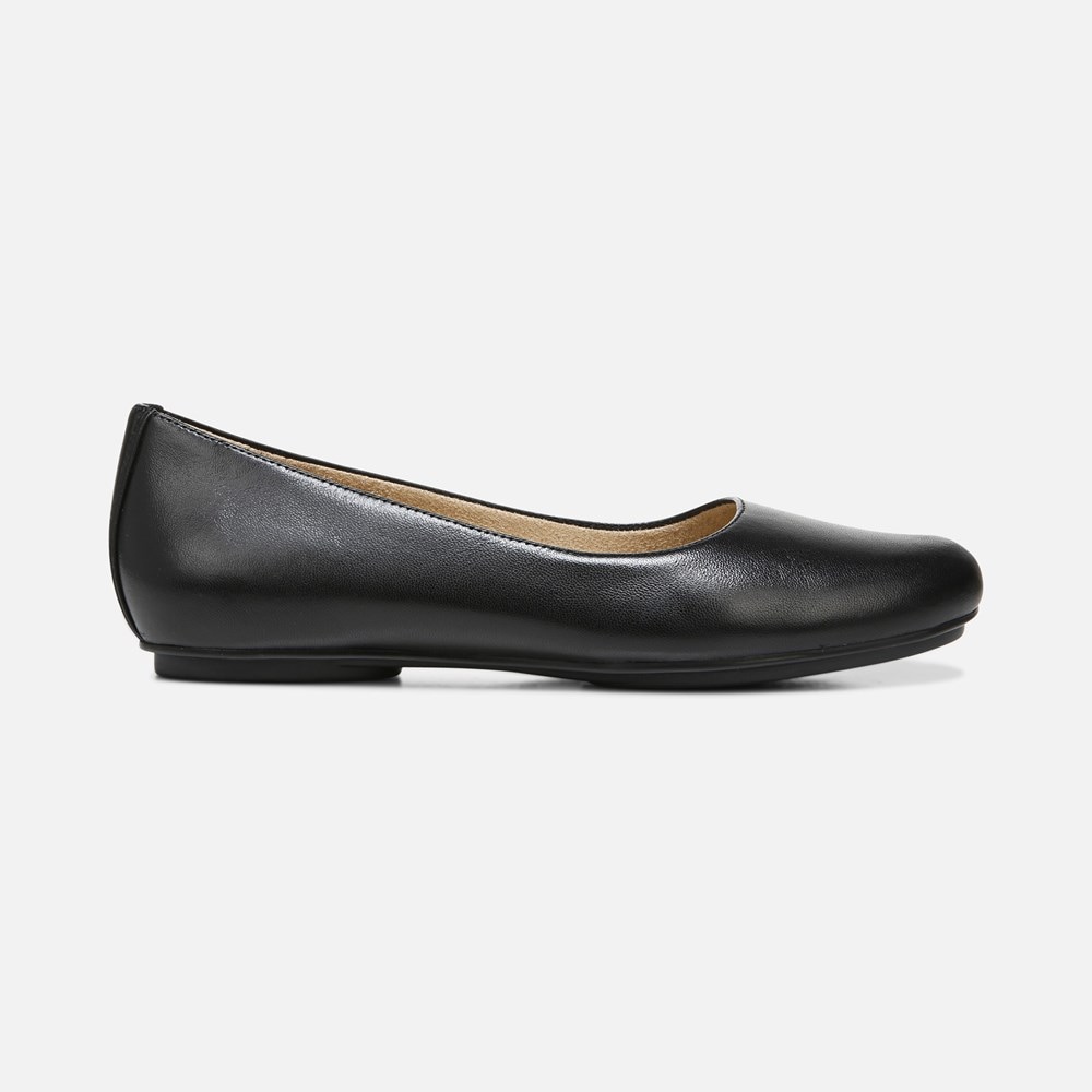 Naturalizer black 2025 flat shoes