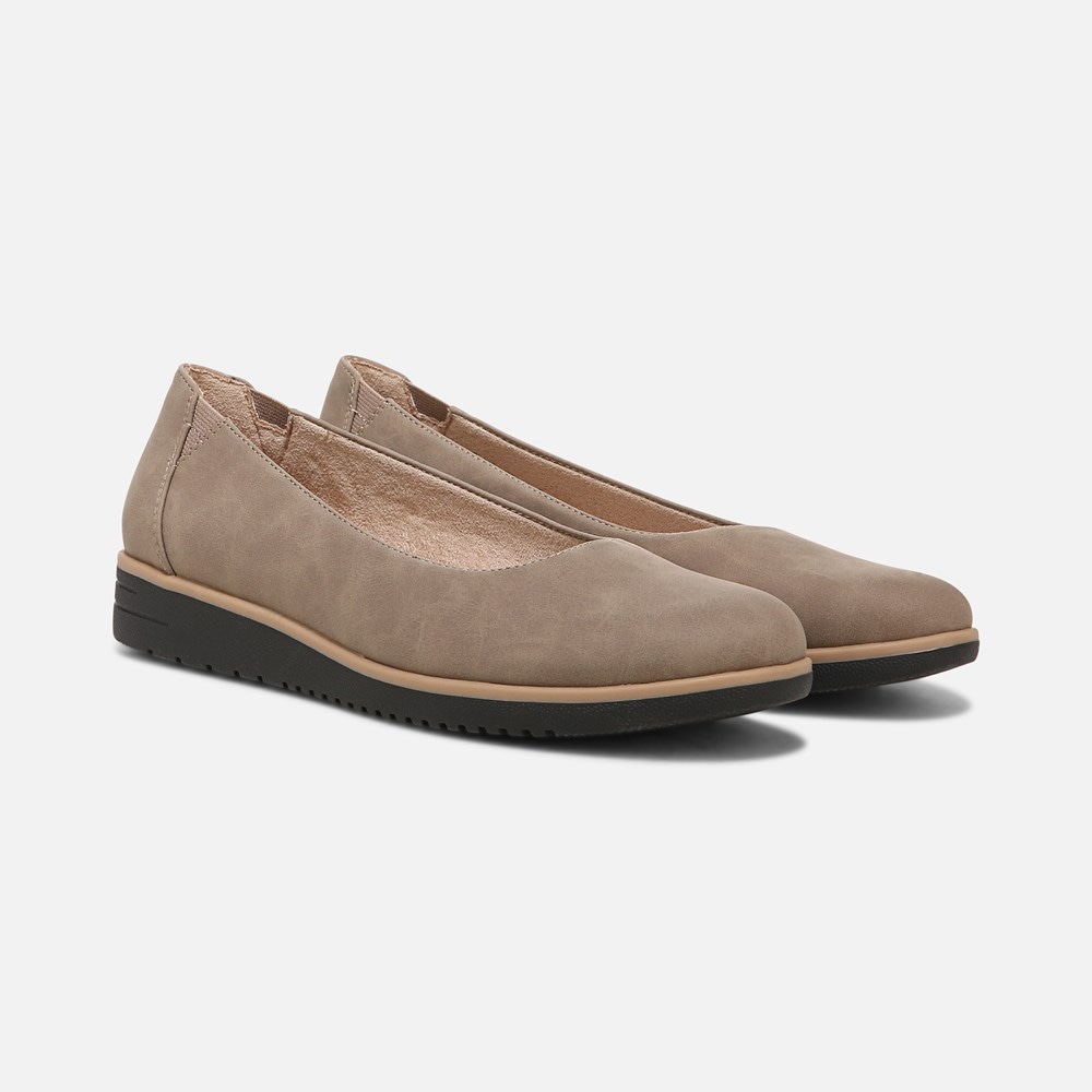 Naturalizer on sale suede flats